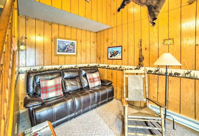 Secluded Woodsy Watersmeet Cabin W/ Fire Pit!