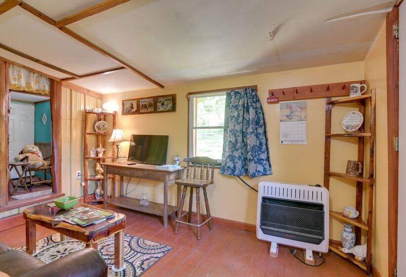 Serene Green Forest Hideaway W/ Spacious Yard