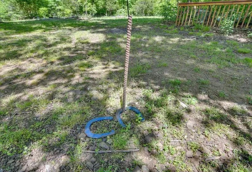 Serene Green Forest Hideaway W/ Spacious Yard