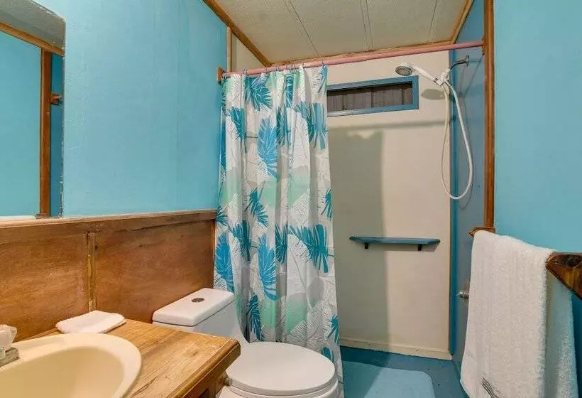 Serene Green Forest Hideaway W/ Spacious Yard