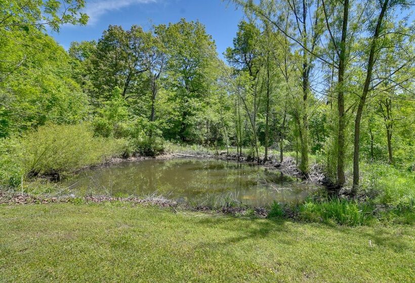 Serene Green Forest Hideaway W/ Spacious Yard