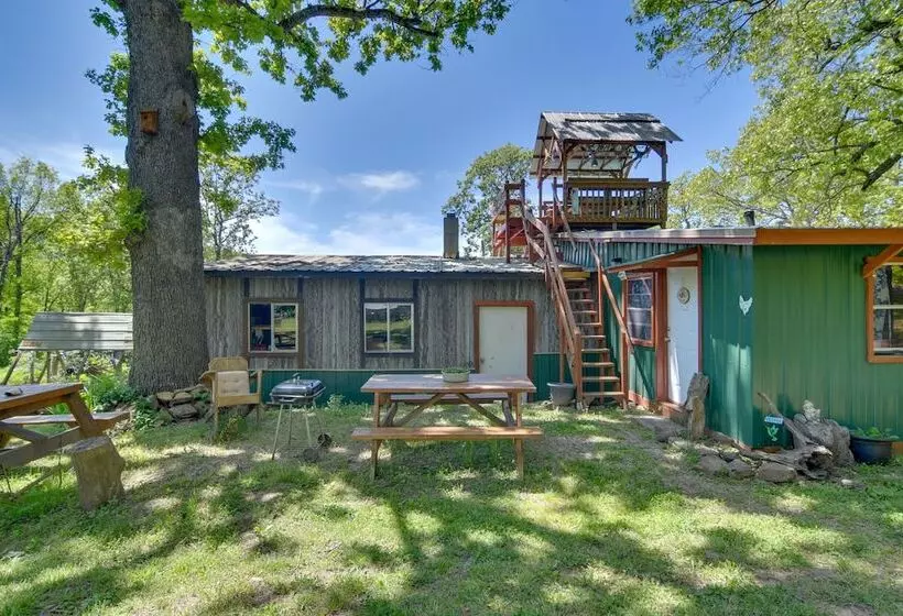 Serene Green Forest Hideaway W/ Spacious Yard