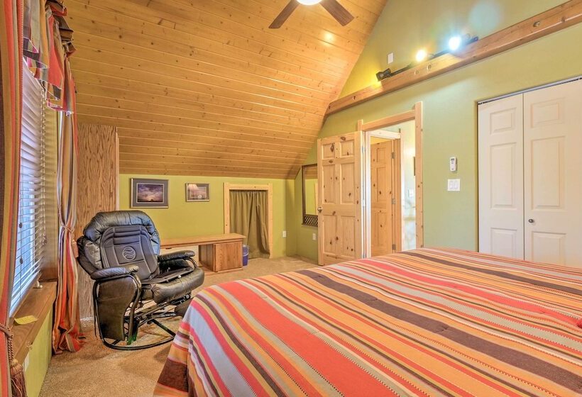 Spacious Fairplay Cabin W/ Deck & Dry Sauna!