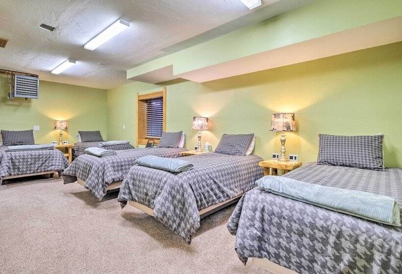 Spacious Fairplay Cabin W/ Deck & Dry Sauna!