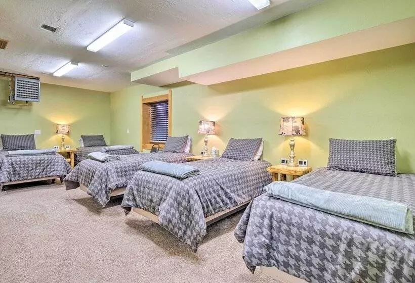 Spacious Fairplay Cabin W/ Deck & Dry Sauna!