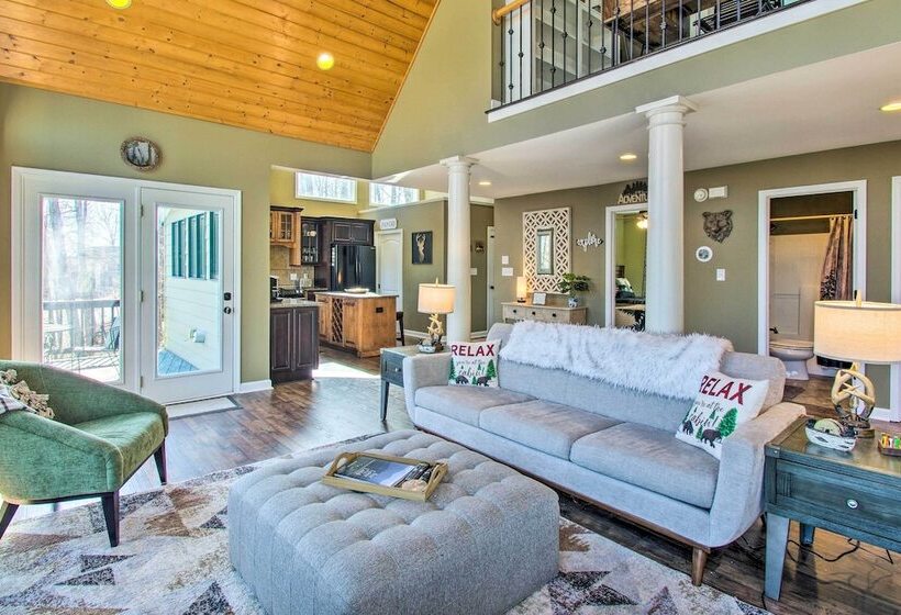 Stunning Wintergreen Resort Home: Ski & Golf!