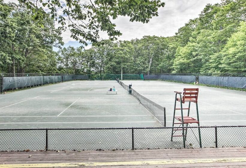 Stunning Wintergreen Resort Home: Ski & Golf!