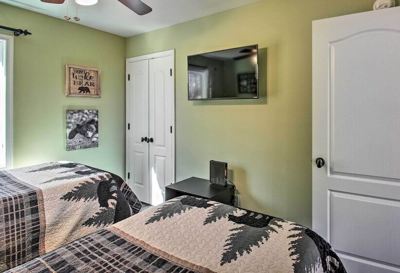 Stunning Wintergreen Resort Home: Ski & Golf!