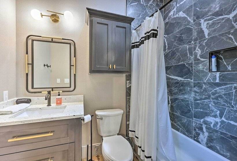 Lavish Riverfront Escape W/ Gas Grill!