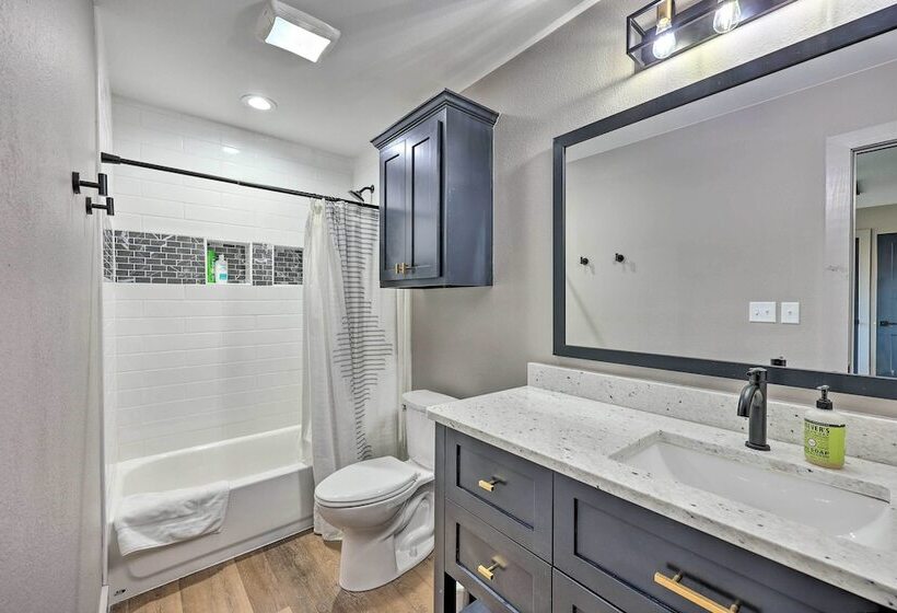 Lavish Riverfront Escape W/ Gas Grill!