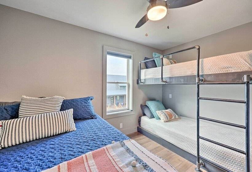 Lavish Riverfront Escape W/ Gas Grill!