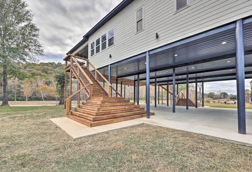 Lavish Riverfront Escape W/ Gas Grill!