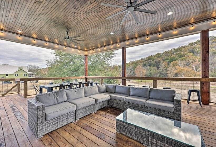 Lavish Riverfront Escape W/ Gas Grill!