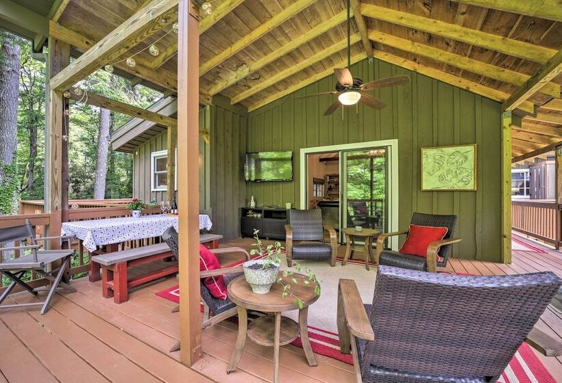 Tranquil Highlands Cottage With Fire Pit & Stream!