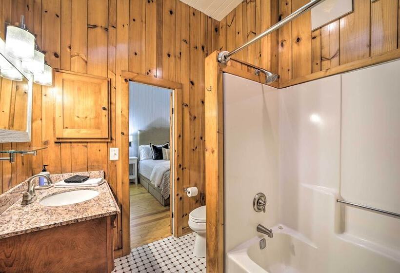 Tranquil Highlands Cottage With Fire Pit & Stream!