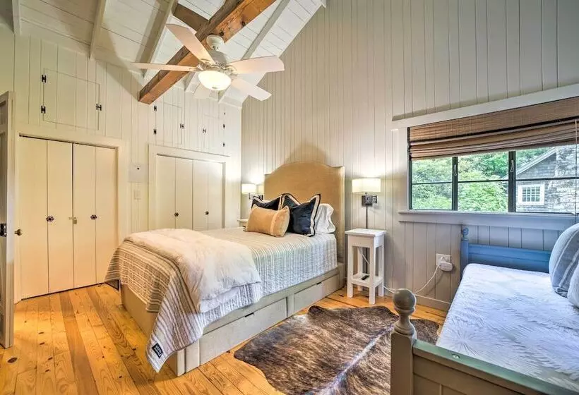 Tranquil Highlands Cottage With Fire Pit & Stream!