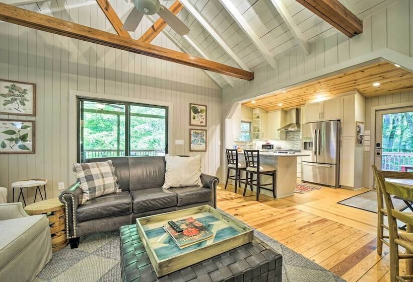 Tranquil Highlands Cottage With Fire Pit & Stream!