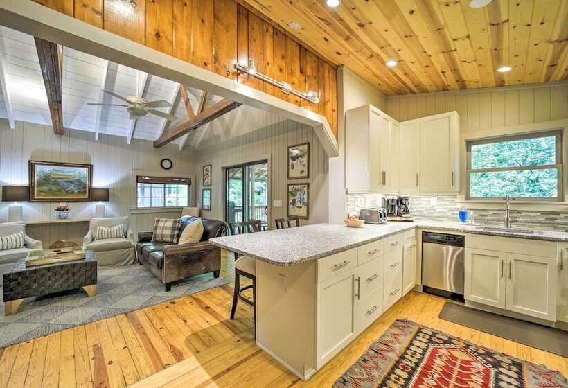 Tranquil Highlands Cottage With Fire Pit & Stream!