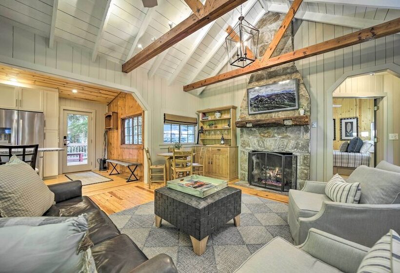 Tranquil Highlands Cottage With Fire Pit & Stream!