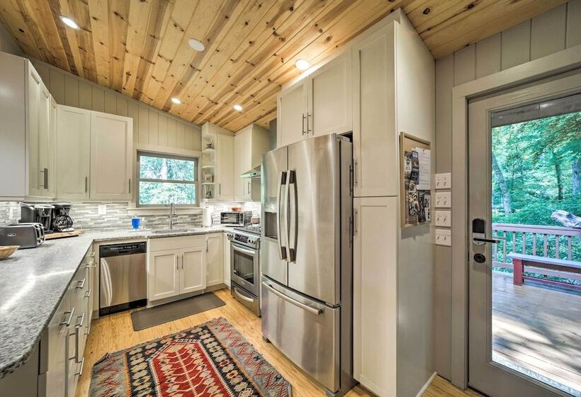 Tranquil Highlands Cottage With Fire Pit & Stream!