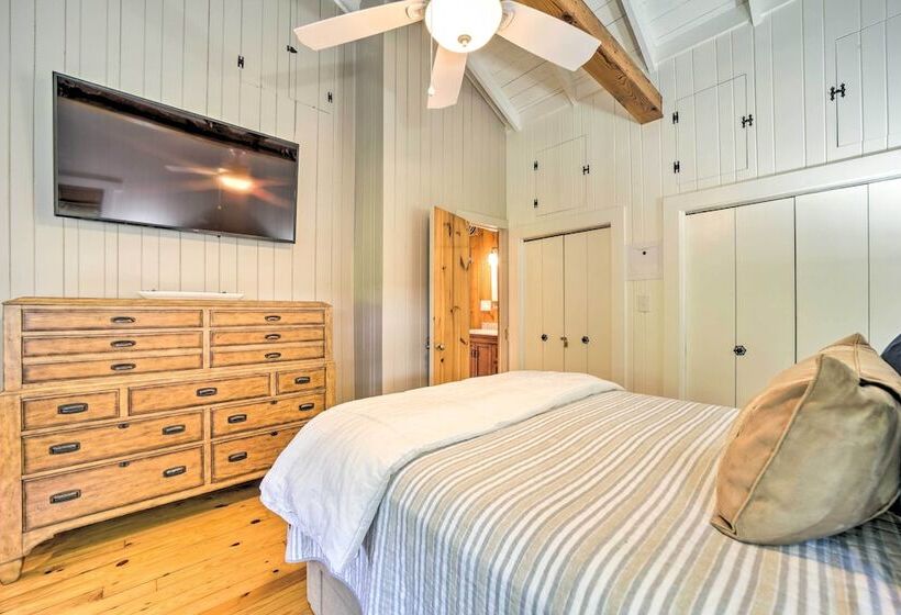 Tranquil Highlands Cottage With Fire Pit & Stream!