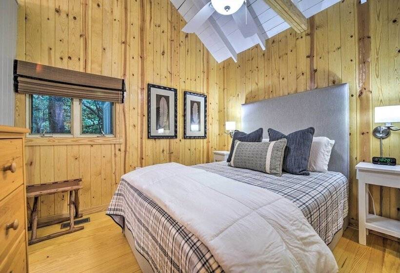 Tranquil Highlands Cottage With Fire Pit & Stream!