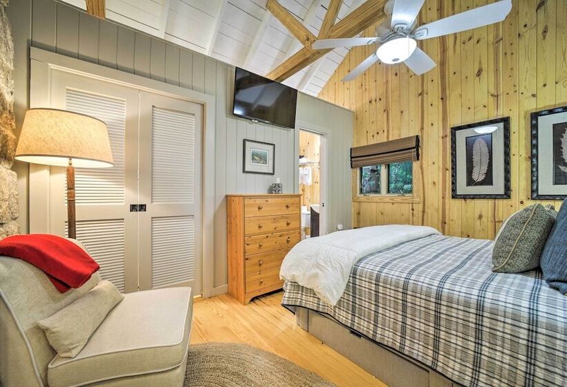 Tranquil Highlands Cottage With Fire Pit & Stream!