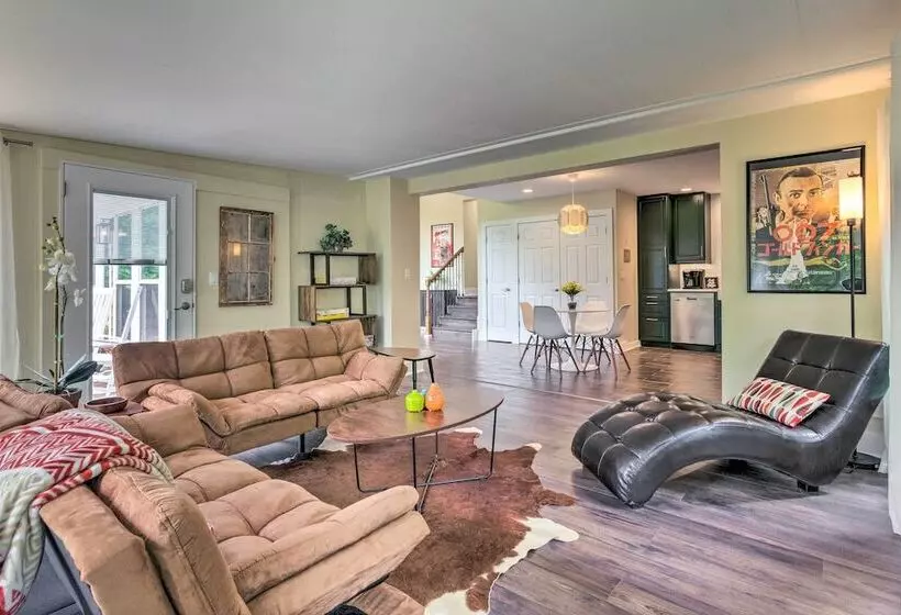 Breathtaking Views: Unique Chimney Rock Cottage!