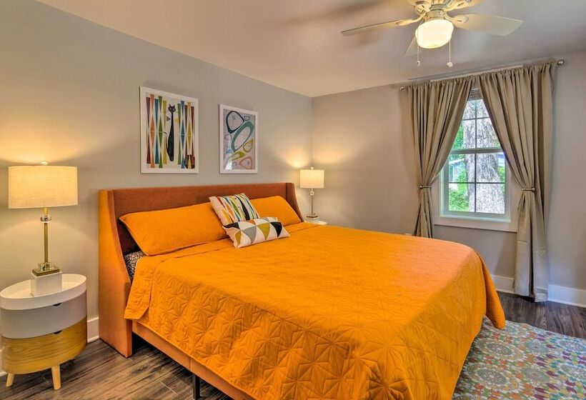 Breathtaking Views: Unique Chimney Rock Cottage!