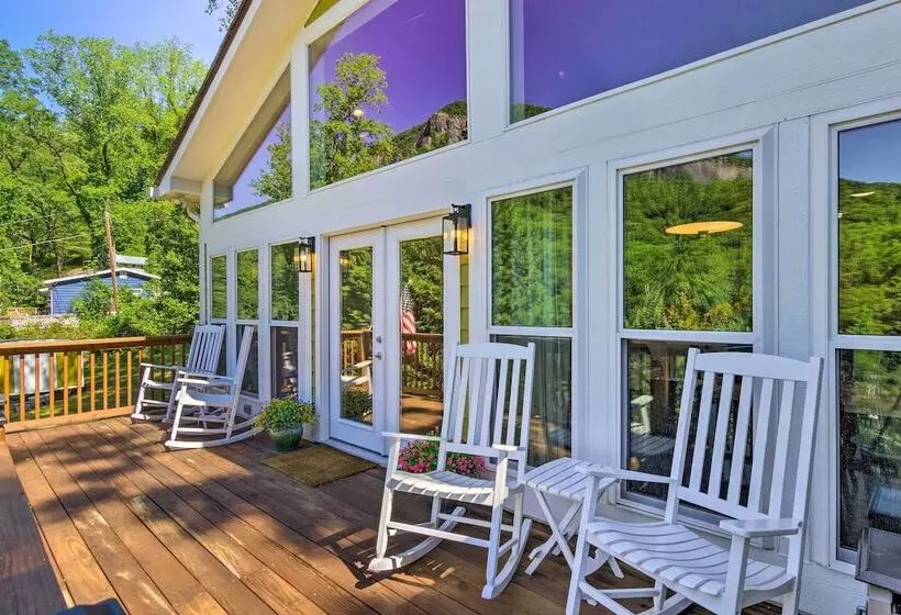 Breathtaking Views: Unique Chimney Rock Cottage!