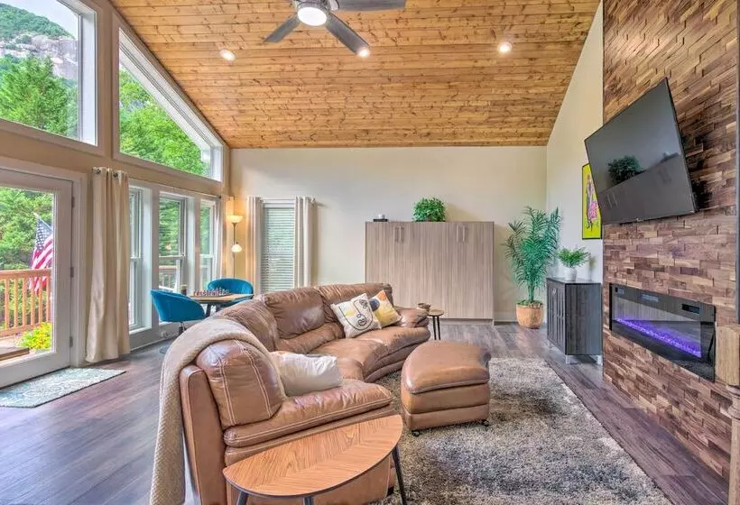 Breathtaking Views: Unique Chimney Rock Cottage!