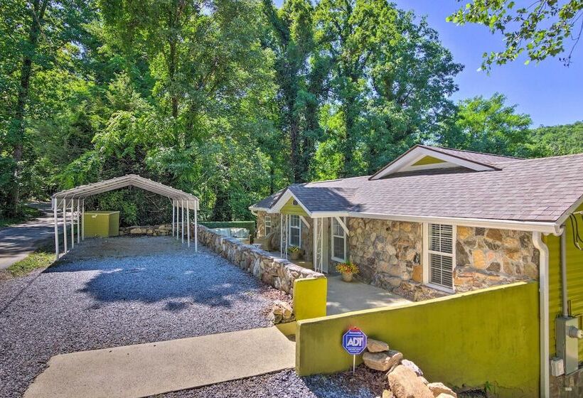 Breathtaking Views: Unique Chimney Rock Cottage!