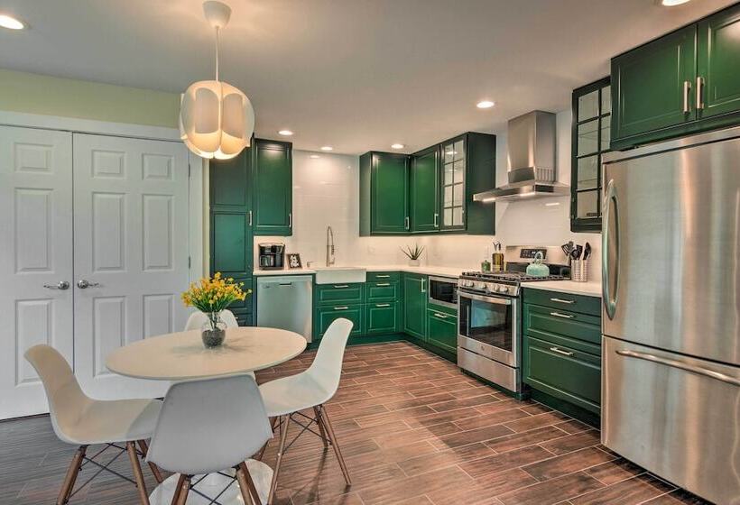 Breathtaking Views: Unique Chimney Rock Cottage!