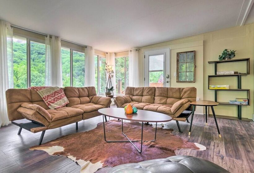 Breathtaking Views: Unique Chimney Rock Cottage!