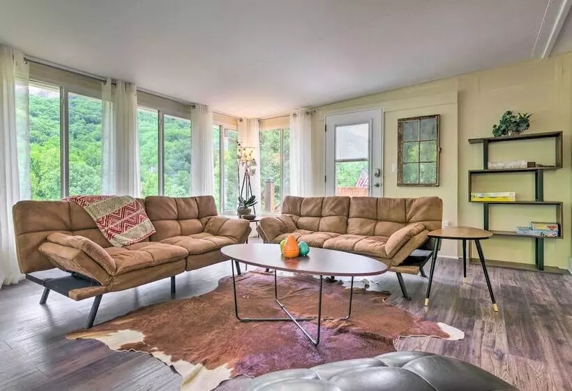 Breathtaking Views: Unique Chimney Rock Cottage!