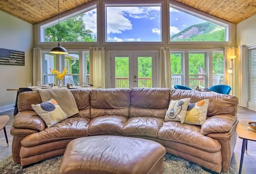 Breathtaking Views: Unique Chimney Rock Cottage!