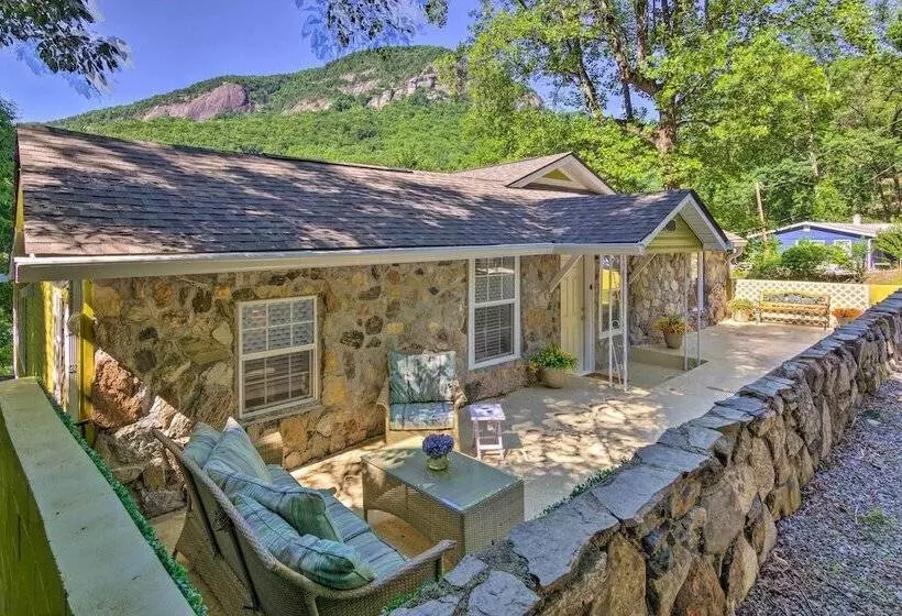 Breathtaking Views: Unique Chimney Rock Cottage!