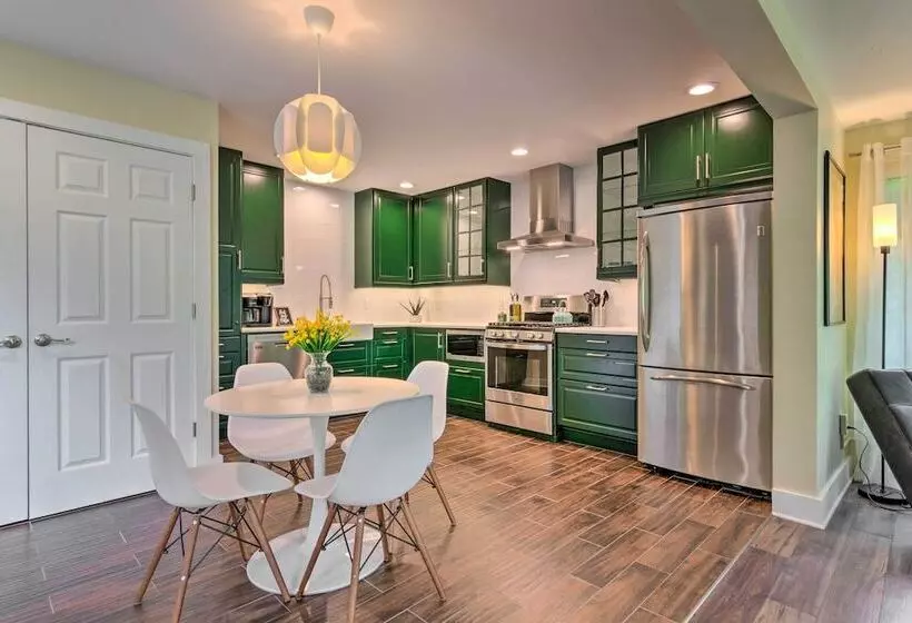 Breathtaking Views: Unique Chimney Rock Cottage!