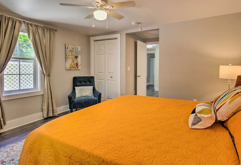 Breathtaking Views: Unique Chimney Rock Cottage!