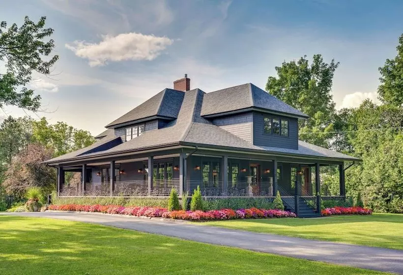 Upscale Arts + Crafts Bungalow W/ Yard, Pool!