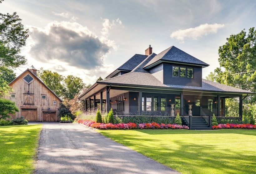 Upscale Arts + Crafts Bungalow W/ Yard, Pool!