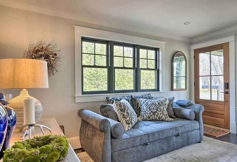 Upscale Arts + Crafts Bungalow W/ Yard, Pool!