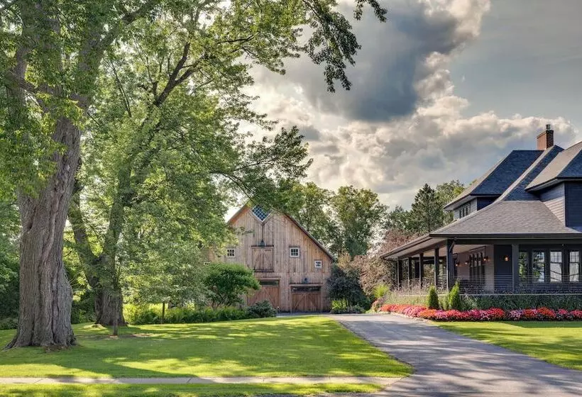 Upscale Arts + Crafts Bungalow W/ Yard, Pool!