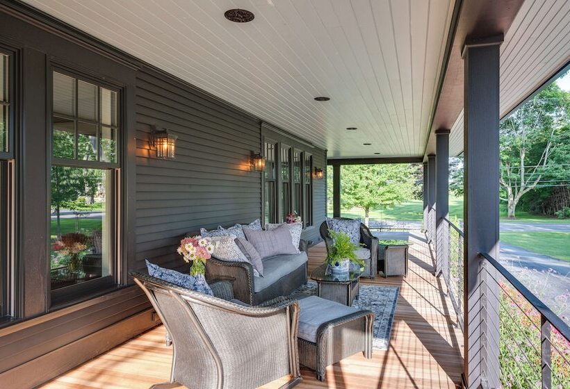 Upscale Arts + Crafts Bungalow W/ Yard, Pool!