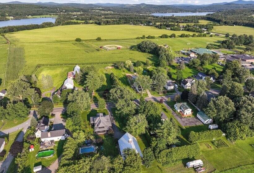 Upscale Arts + Crafts Bungalow W/ Yard, Pool!