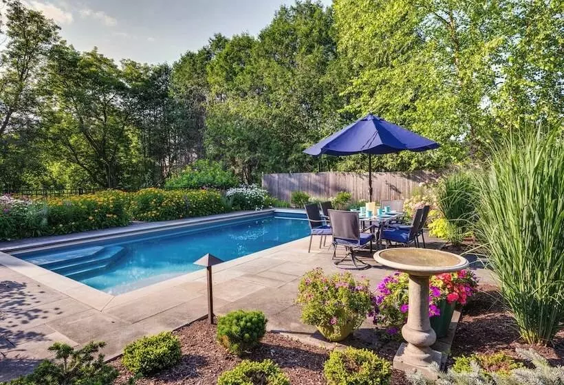 Upscale Arts + Crafts Bungalow W/ Yard, Pool!