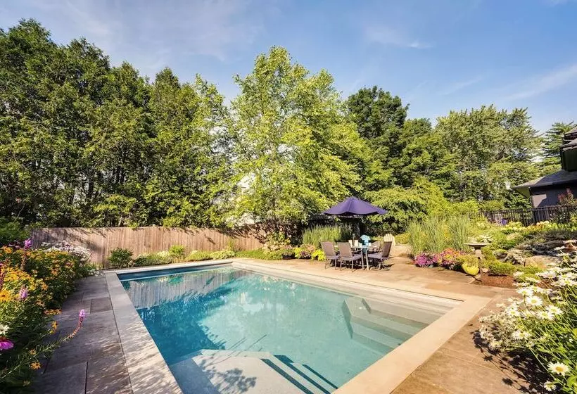 Upscale Arts + Crafts Bungalow W/ Yard, Pool!