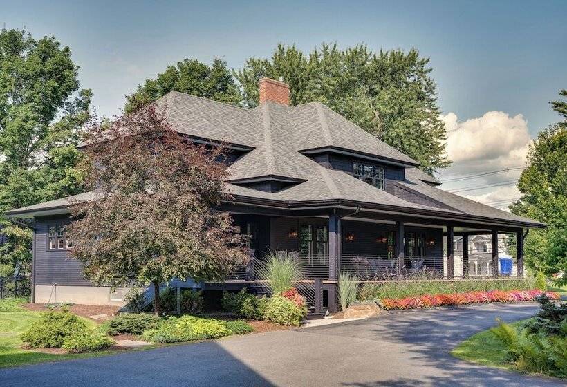 Upscale Arts + Crafts Bungalow W/ Yard, Pool!