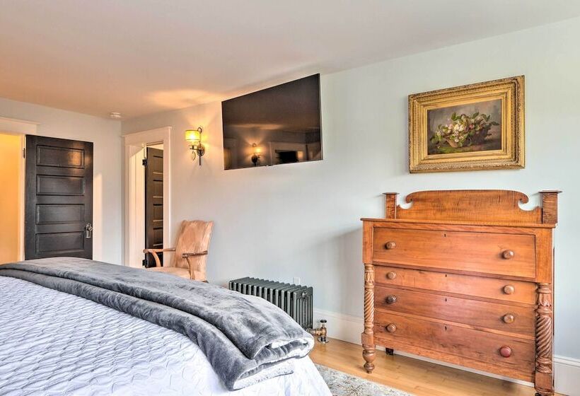 Upscale Arts + Crafts Bungalow W/ Yard, Pool!