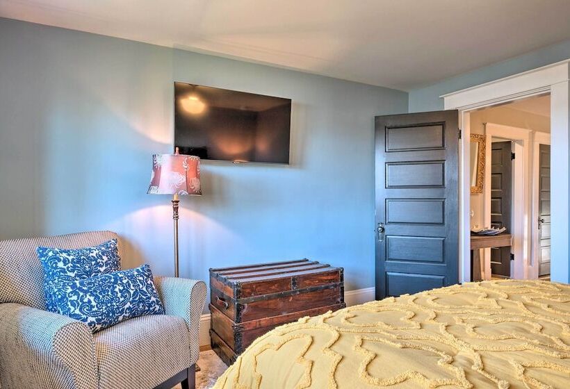 Upscale Arts + Crafts Bungalow W/ Yard, Pool!